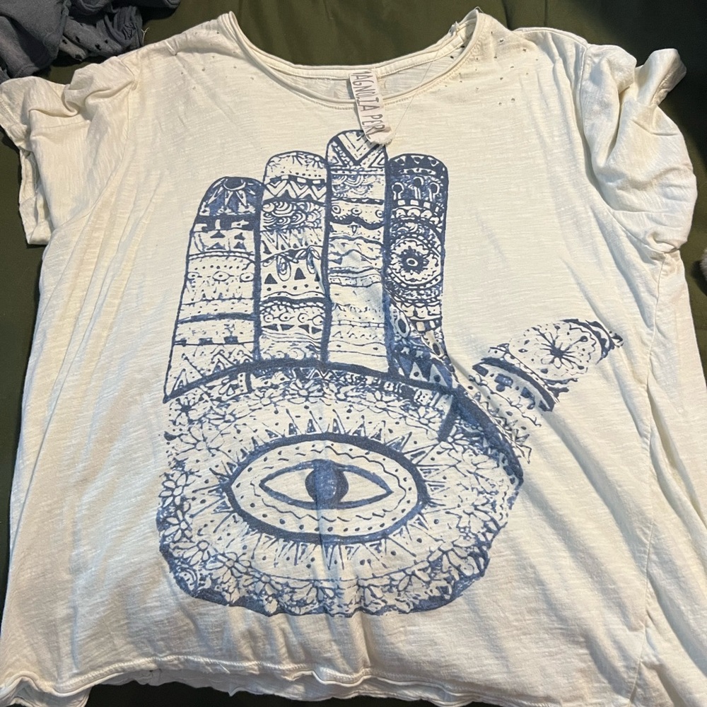 Magnolia pearl tee
